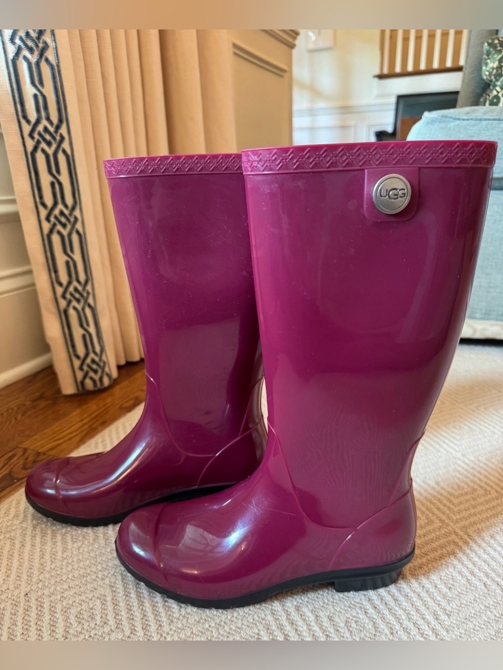 UGG Shaye Waterproof Rain Boots in Lonely Hearts - Fit like a size 8!